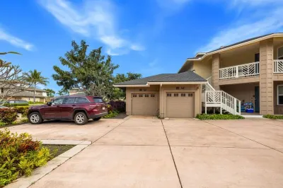 Relaxing Upscale Hawaiian Condo