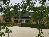 Hazelcreek Cottages Hotels in Lanena