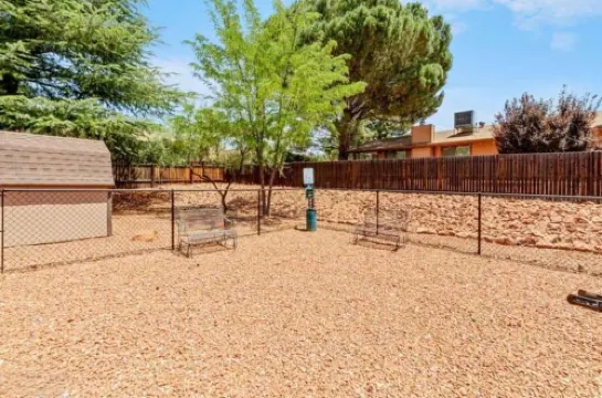 Charming Red Rock Poolside Condo with WiFi, AC in superb Sedona