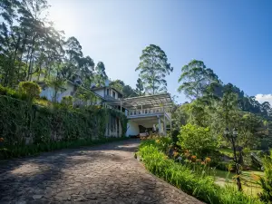Manuel Manor