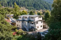 The Flaming Kiwi Backpackers Hotel a 