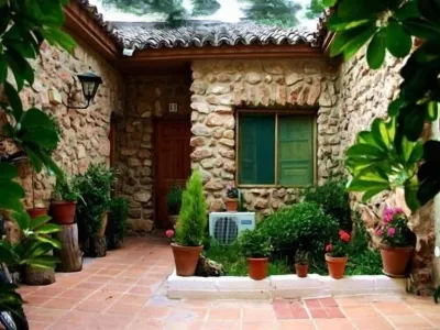 Casa Rural Los Parrales فنادق في Segura De La Sierra