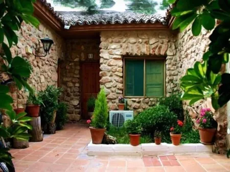 Casa Rural Los Parrales Отели рядом с достопримечательностью «Fuente De Los Cerezos»