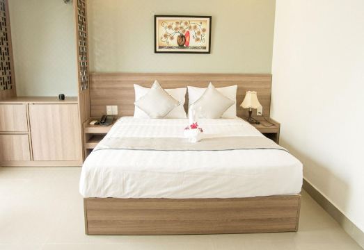 미케 비치 전경 또는 안뚜옹 거리 야경