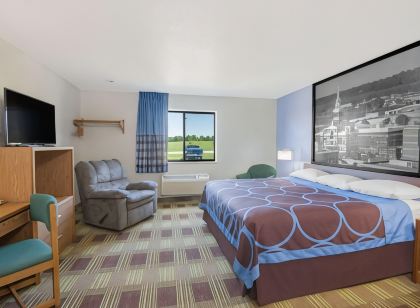 Super 8 by Wyndham Toledo