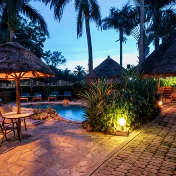 2 Friends Beach Hotel