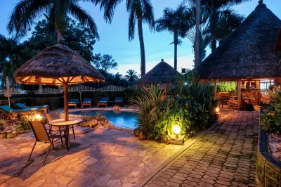 2 フレンズ ビーチ ホテル のホテル