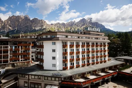 Hotel Alaska Cortina Отели в г. Кортина д'Ампеццо'