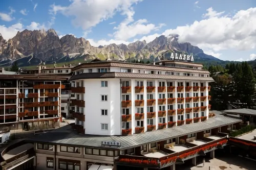 Hotel Alaska Cortina