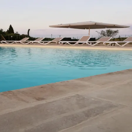 Pleasant tent with swimming pool