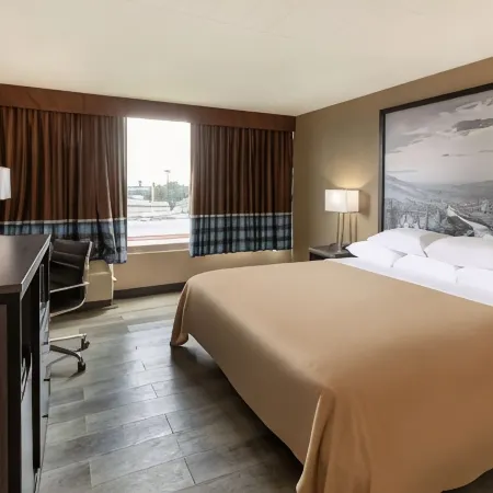 Super 8 by Wyndham Laredo
