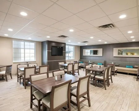 Comfort Suites San Angelo Near University Отели рядом с достопримечательностью «Интернешнел Уотерлили Коллекшен»