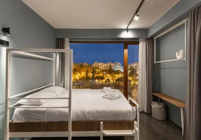 Zeus is Loose Hotel a 