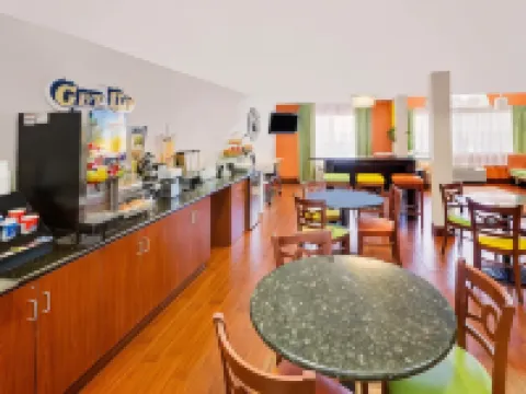 Microtel Inn & Suites by Wyndham Daphne/Mobile Hotels in Daphne