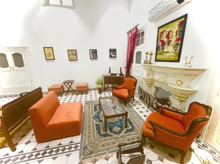 Grand Villa Отели рядом с достопримечательностью «Akal Takht»