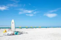 Beautiful clean and in great location beach condo