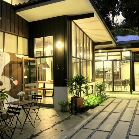 Chiang Mai D Hostel Отели рядом с достопримечательностью «Храм Дой Сутхеп»