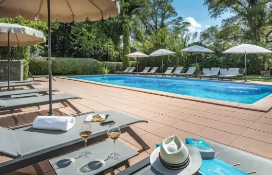 美居卡維儂酒店