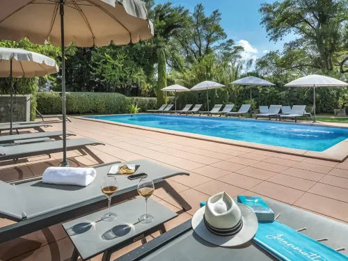 Hôtel Mercure Cavaillon فنادق في Senas