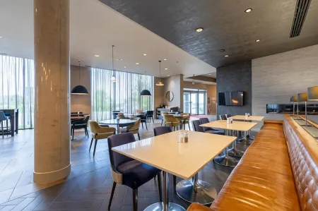 Crowne Plaza Aberdeen Airport Отели в г. Ньюмакар