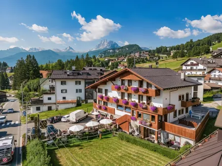 Hotel da Beppe Sello Отели в г. Кортина д'Ампеццо'