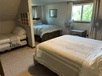 Lake Nokomis 4-bedroom Lakeside Spacious Cottage Hotels in Nokomis