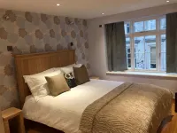 8 Owls B&B Hotels near The Lazy Gecko Cafe