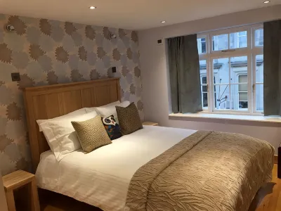 8 Owls B&B Hotels near Bodylight Therapy