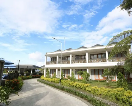 Grand Master Villa Tomohon Hotels in Tomohon