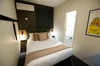 Eyre Hotel
