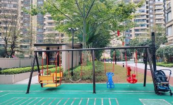 Shiqishe Homestay (Liangtan Road)