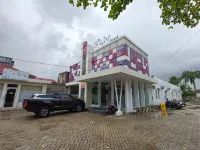 Urbanview Hotel B Liv Kendari by RedDoorz Hotel dekat Wisata Pemancingan Sari Jati