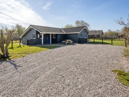 "Martina" - 560m to the Fjord Отели в г. Hemmet