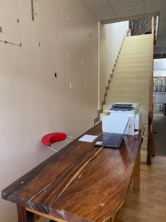 Midpoint Suites Отели в г. Билиран