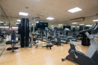 Howard Johnson by Wyndham Bur Dubai - Gym