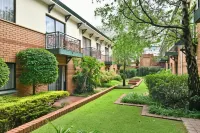 Courtyard Hotel Rosebank โรงแรมใกล้โรสแบงค์มอลล์