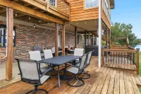 The All Seasons Resort: Pool, Hot Tub,  & Private Dock