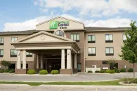 Holiday Inn Express & Suites MASON CITY by IHG  호텔
