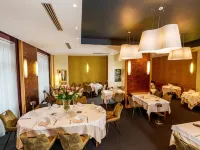 Logis Hotel le Parc Hotels in Moulins