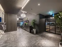 Seocho js hotel Отели рядом с достопримечательностью «Торговый центр Central City»