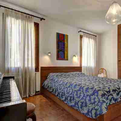 Sunny Ghetto Canalview Rooms