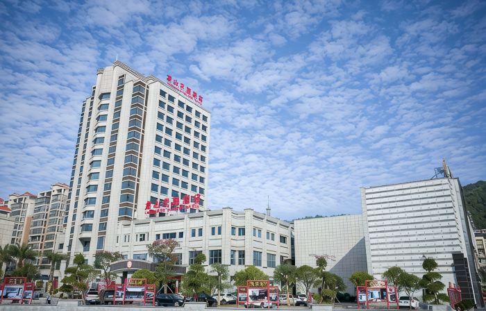 Lian Shan Longshan Garden Hotel