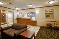 Baymont by Wyndham Galesburg - parking