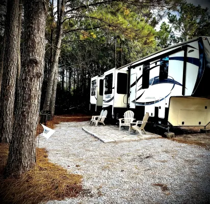 Luzury 5th Wheel on the Ms Gulf Coast with access to all Campground amenities. - 3-Star