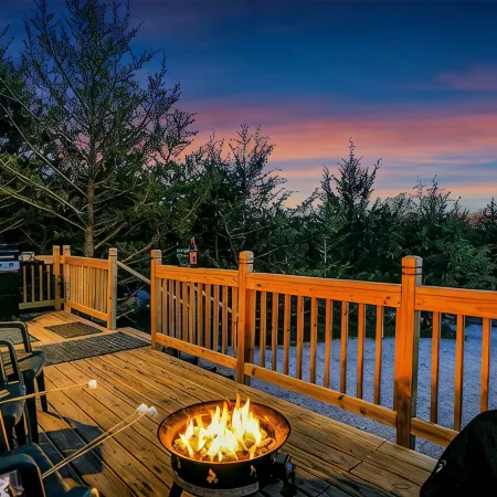 Ranch Cabin w/Hot Tub. Communal Sleeping 2 Queen + Full Trundle