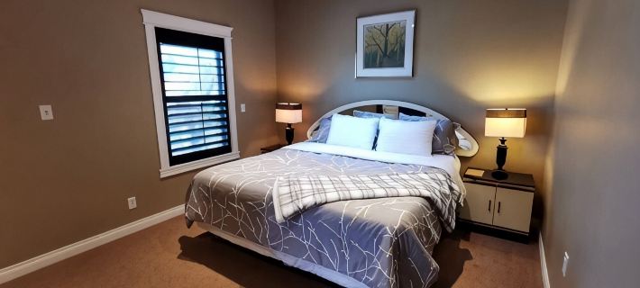 Serene Lake & Mountain View Retreat in Kettle Valley" Hotels in Kelowna