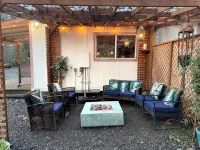 Private Romantic Woodland Getaway- Sauna, Hot Tub, Outdoor Culinary Bar, Gardens - Chalets