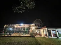 Lot 925 - A’Famosa Resort covered Pool Pickleball BBQ