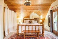 Moose Lodge Log Cabin and Chalet w/ Hot Tub sleeps 16