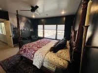 Pet Friendly Harry Potter Themed Two King Size Beds Cozy Mountain View’s!